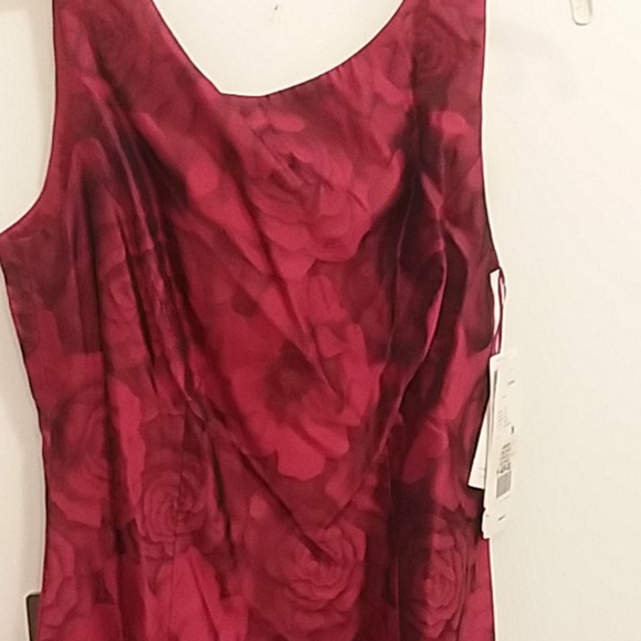 Escada gorgeous dress with red rose design - Picture 2 of 5